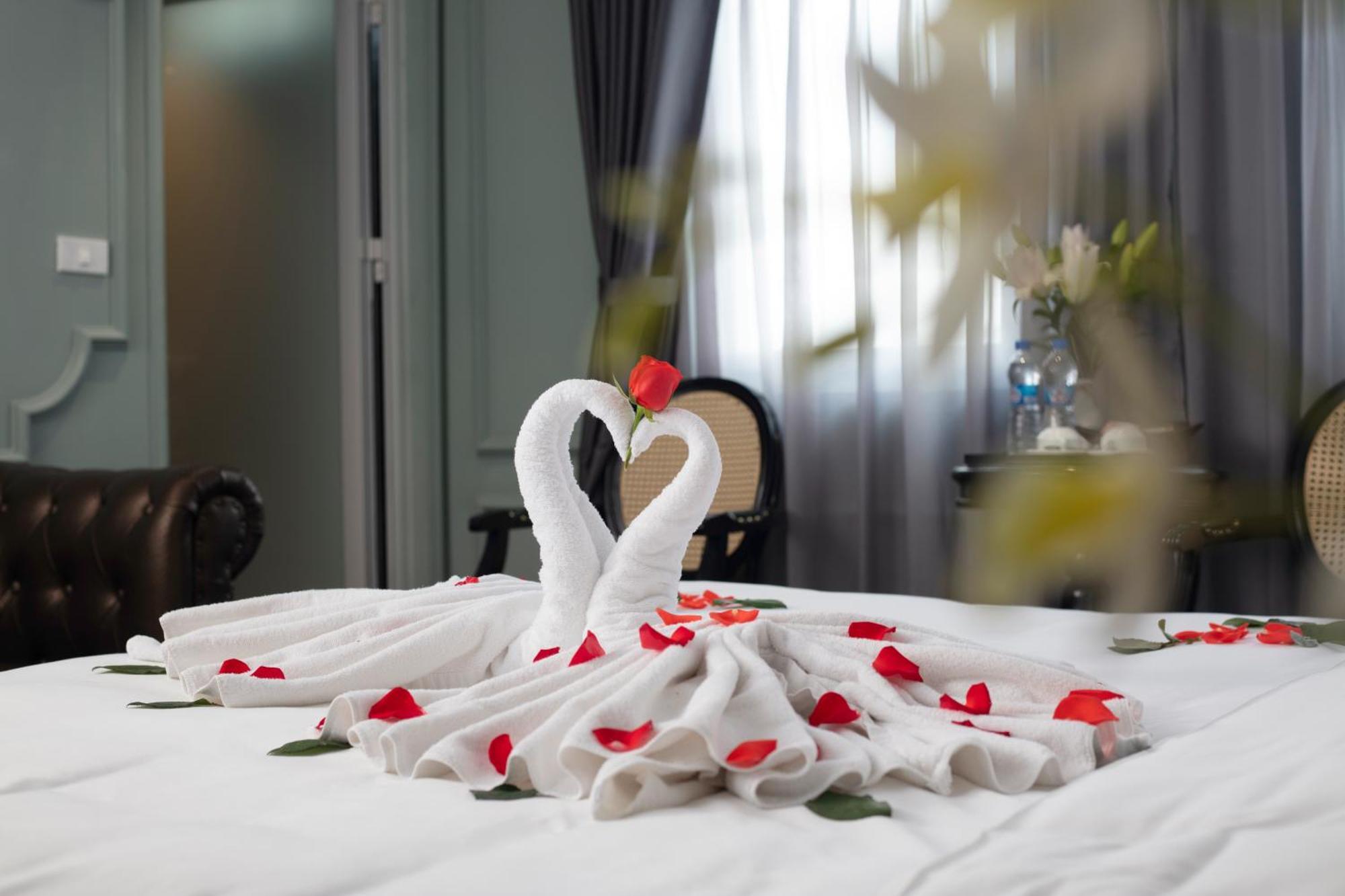 Madelise Grand Hotel Hanoi Bagian luar foto
